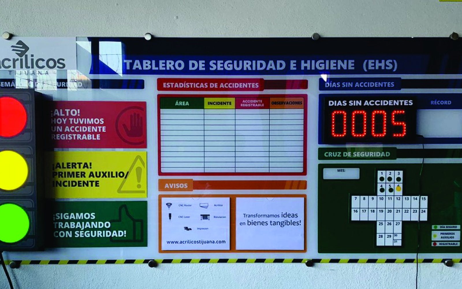 Tablero de seguridad e higiene fabricado e instalado por Acrílicos Tijuana en una planta de Tijuana