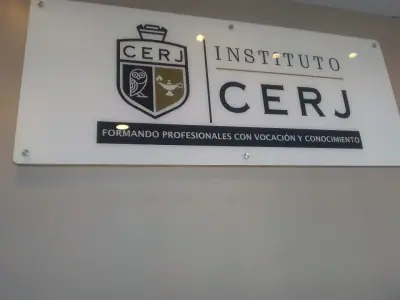 Placa institucional para instituto educativo · Instituto CERJ