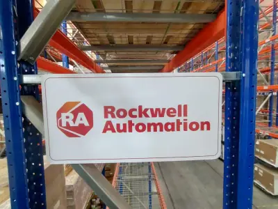 Identificación de racks y pasillos en almacén · Rockwell Automation
